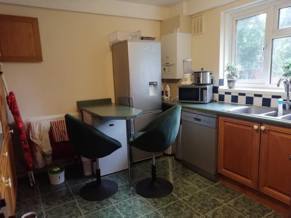 Single Bedroom In A Cozy Maisonette - Bushey Εξωτερικό φωτογραφία